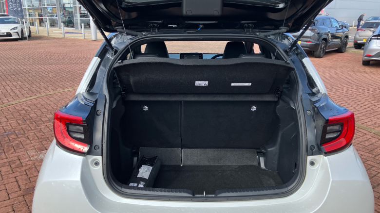 Toyota Yaris 1.5 Hybrid Dynamic 5dr CVT Hybrid Hatchback